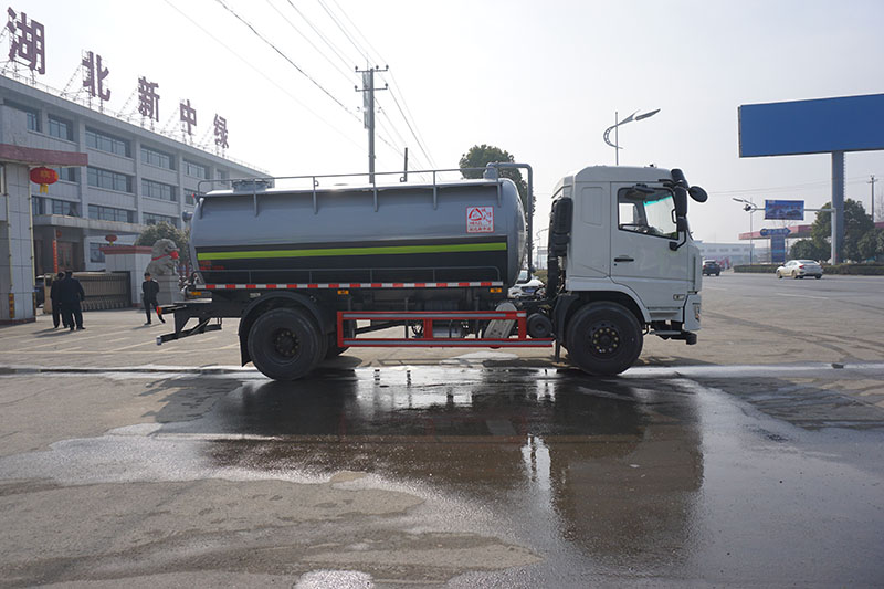 中潔牌XZL5183GXW6型東風吸污車